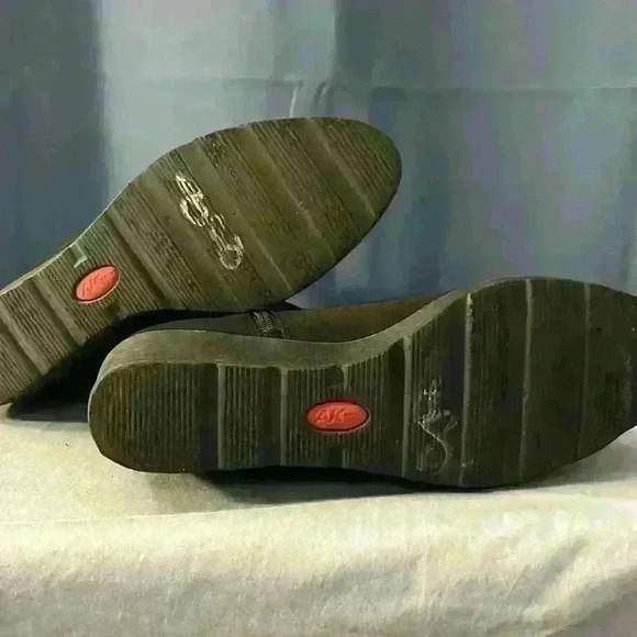 Anne Klein Sport Wedges Size 10!! - Picture 3 of 3